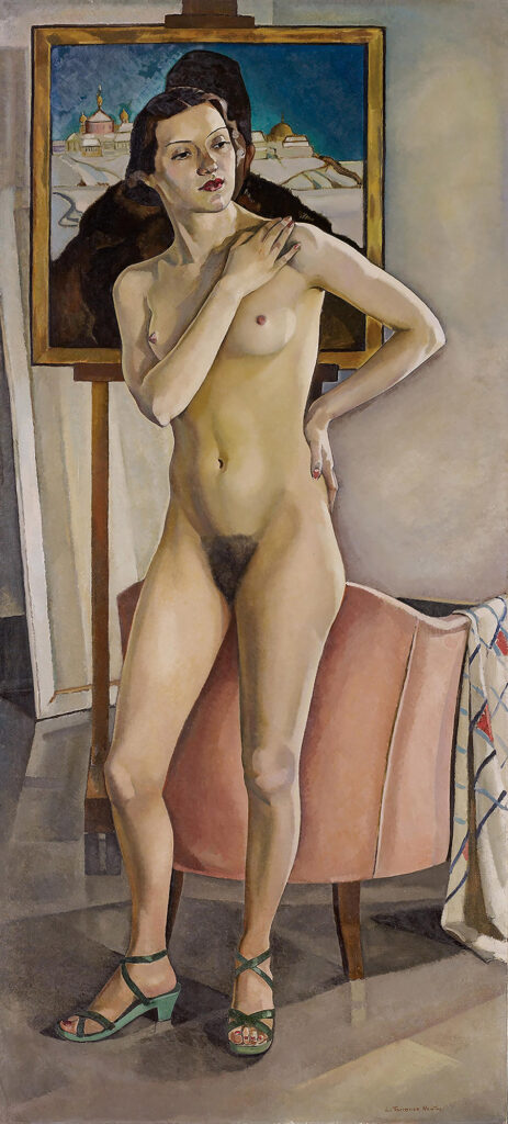 Tableau représentant une femme nue debout, chaussée de talons verts, posant devant une chaise rose pâle et un tableau posé sur un chevalet.
